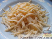 Фото приготовления рецепта: Салат "Селёдка под шубой" с сыром - шаг №4