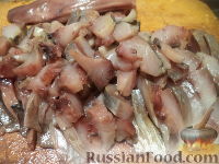 Фото приготовления рецепта: Салат "Селёдка под шубой" с сыром - шаг №5