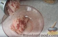 Фото приготовления рецепта: Куриные котлеты с квашеной капустой, запеченные в духовке - шаг №2