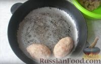 Фото приготовления рецепта: Куриные котлеты с квашеной капустой, запеченные в духовке - шаг №4