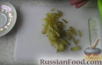 Фото приготовления рецепта: Салат "Деревенский", с курицей и  свеклой - шаг №4