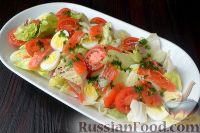 Фото к рецепту: Салат с семгой, перепелиными яйцами и помидорами черри