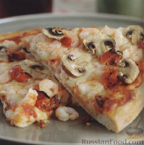 Пицца с пармезаном,мидиями и грибами