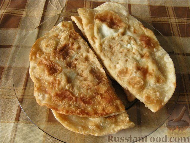 Лепешки молдавские Плацинды с творогом, сыром и зеленью