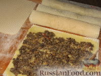 Фото приготовления рецепта: Ленивые пирожки из вафельных рулетов - шаг №2