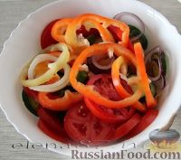 Фото приготовления рецепта: Салат из овощей в собственном соке на зиму - шаг №6