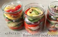 Фото приготовления рецепта: Салат из овощей в собственном соке на зиму - шаг №8