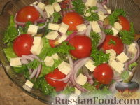 Фото приготовления рецепта: Салат с баклажанами и брынзой - шаг №7