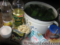 Фото приготовления рецепта: Огурцы в остром томатном соусе - шаг №3
