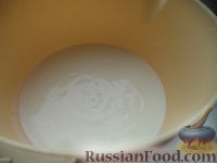 Фото приготовления рецепта: Блины на кефире, с дырочками - шаг №1