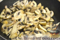 Фото приготовления рецепта: Рулет из лаваша с грибами и авокадо - шаг №3