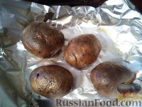 Фото приготовления рецепта: Запеченный картофель, фаршированный сырной начинкой - шаг №1