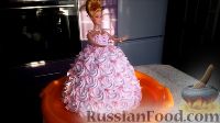 Фото приготовления рецепта: Торт "Кукла Барби"  (украшение из крема) - шаг №20