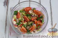 Фото приготовления рецепта: Овощной салат с сырыми шампиньонами, под пикантной заправкой - шаг №7