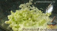 Фото приготовления рецепта: Салат с сельдью, по-русски - шаг №4