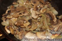 Фото приготовления рецепта: Салат с картофелем, грибами и свеклой - шаг №6