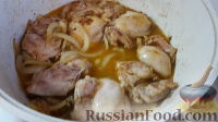 Фото приготовления рецепта: Тушеные куриные бедрышки - шаг №5