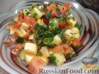 Фото к рецепту: Салат из манго, томатов и моцареллы