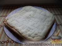 Фото приготовления рецепта: Слоеный пирог с капустой - шаг №9