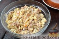 Фото приготовления рецепта: Салат "Изумрудный" с ветчиной, грибами и сыром - шаг №8