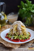Фото к рецепту: Салат с авокадо и грушей