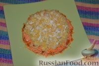 Фото приготовления рецепта: Салат «Любовница» с сыром - шаг №12