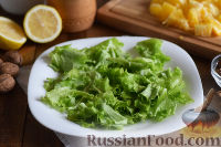 Фото приготовления рецепта: Салат с креветками, апельсинами и орехами - шаг №7
