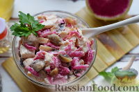 Фото к рецепту: Салат из редьки, с курицей и грибами