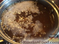 Фото приготовления рецепта: Сырный суп с грибами и овсянкой - шаг №4
