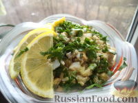 Фото к рецепту: Салат из печени трески с зеленым горошком