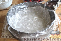 Фото приготовления рецепта: Ягодный торт-семифредо с теплым шоколадным соусом - шаг №11