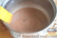 Фото приготовления рецепта: Ягодный торт-семифредо с теплым шоколадным соусом - шаг №19