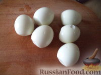 Фото приготовления рецепта: Яйца, фаршированные крабовыми палочками - шаг №2