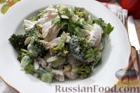 Фото к рецепту: Салат "На диете", с куриной грудкой, брокколи и огурцом