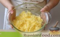 Фото приготовления рецепта: Картофельные драники и соус из куриных сердечек - шаг №2