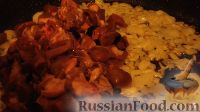 Фото приготовления рецепта: Картофельные драники и соус из куриных сердечек - шаг №9