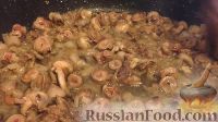 Фото приготовления рецепта: Картофельные драники и соус из куриных сердечек - шаг №10