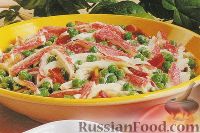 Фото к рецепту: Салат с крабовыми палочками, зеленым горошком и беконом