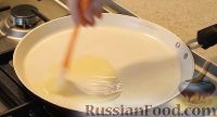 Фото приготовления рецепта: Блины на молоке: традиционный рецепт - шаг №3