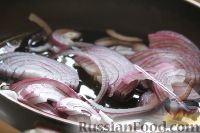 Фото приготовления рецепта: Салат из рыбных консервов с фасолью - шаг №2