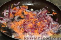 Фото приготовления рецепта: Салат из рыбных консервов с фасолью - шаг №4