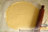 Фото приготовления рецепта: Курник с грибами и картофелем - шаг №8