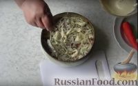 Фото приготовления рецепта: Слоеный салат с сельдью - шаг №7