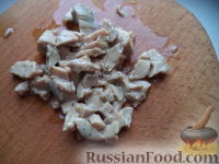 Фото приготовления рецепта: Салат с печенью трески - шаг №6