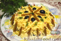 Фото к рецепту: Салат с крабовыми палочками и маслинами