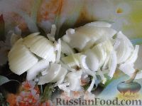 Фото приготовления рецепта: Салат с сердцем и зеленым горошком - шаг №5