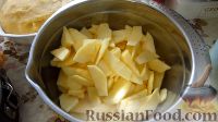 Фото приготовления рецепта: Пирог с яблоками и сметанным кремом - шаг №4