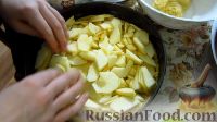 Фото приготовления рецепта: Пирог с яблоками и сметанным кремом - шаг №5