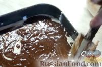 Фото приготовления рецепта: Шоколадный брауни с творожной начинкой - шаг №11