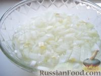 Фото приготовления рецепта: Слоеный салат со свеклой и плавленым сыром - шаг №4
